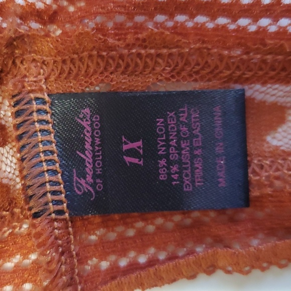 "Demi" Frederick's Of Hollywood Lace Bonbay Brown Thong Size 1X - Picture 4 of 9
